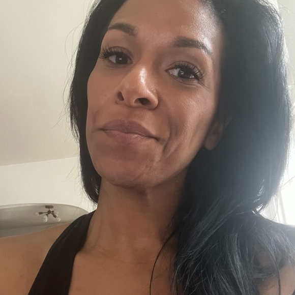 Meet your Posher, Candice - Picture 1 of 1